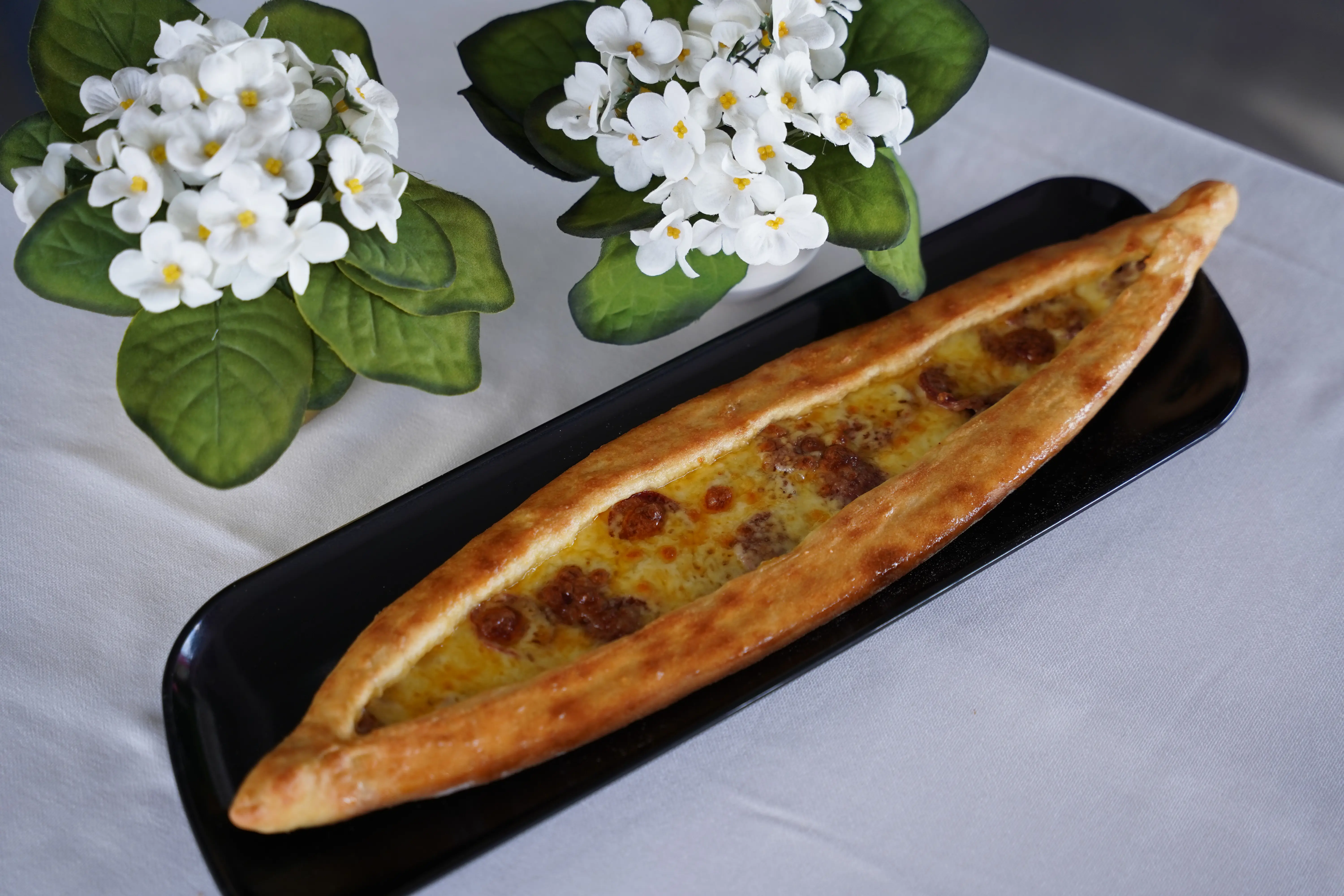 Sucuklu Peynirli Pide