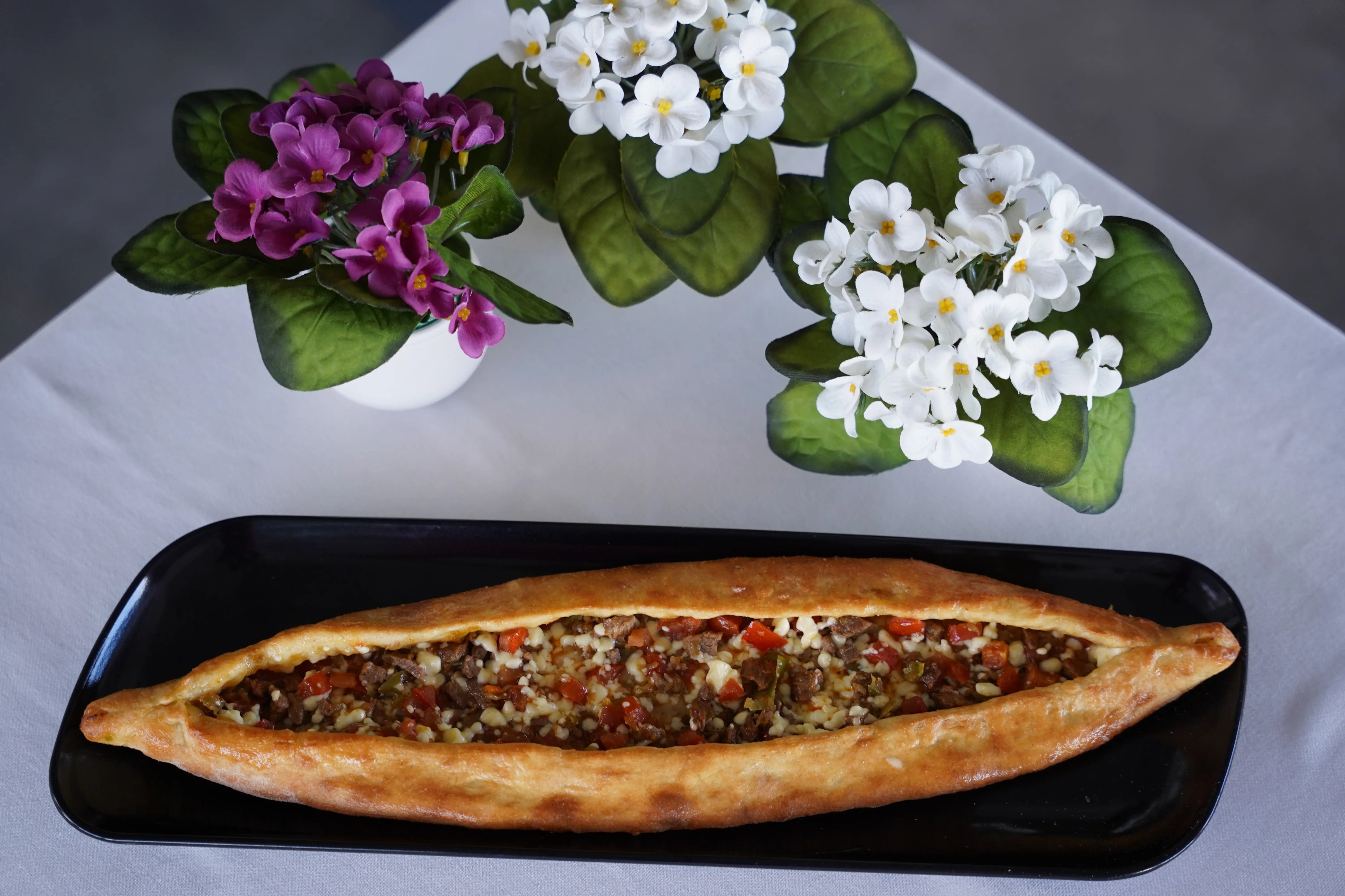 Kuşbaşılı Peynirli Pide